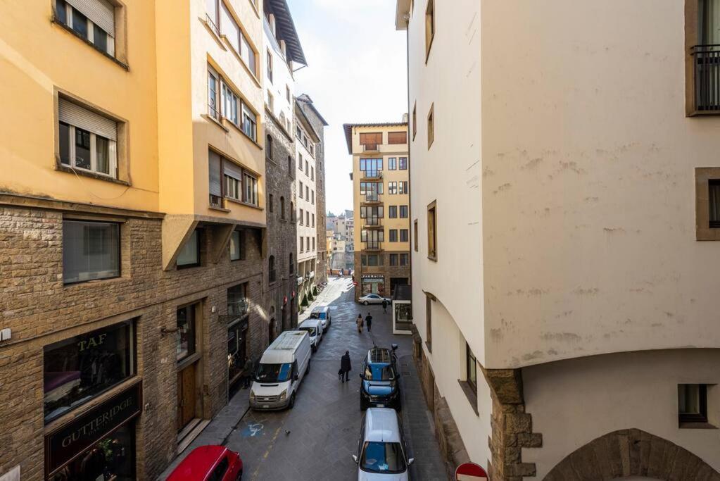Apartment Wonderful Ponte Vecchio At A Breath. Florence