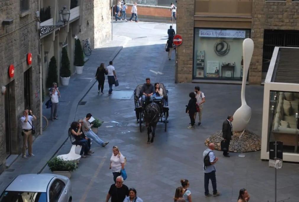 Wonderful Ponte Vecchio At A Breath. Apartment