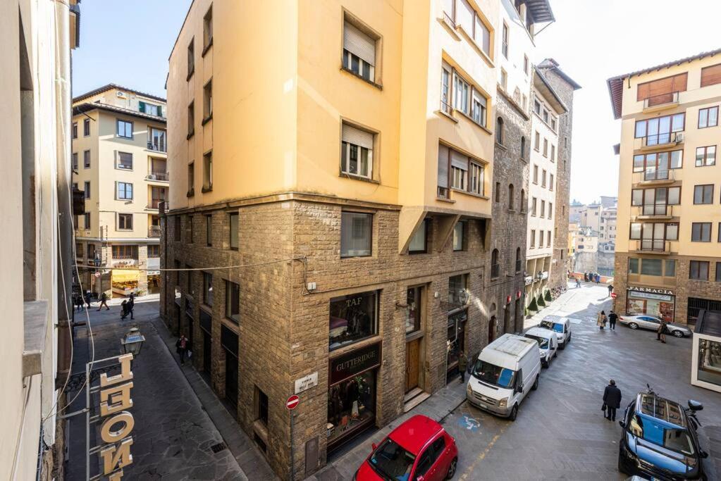 Wonderful Ponte Vecchio At A Breath. Apartment Florence
