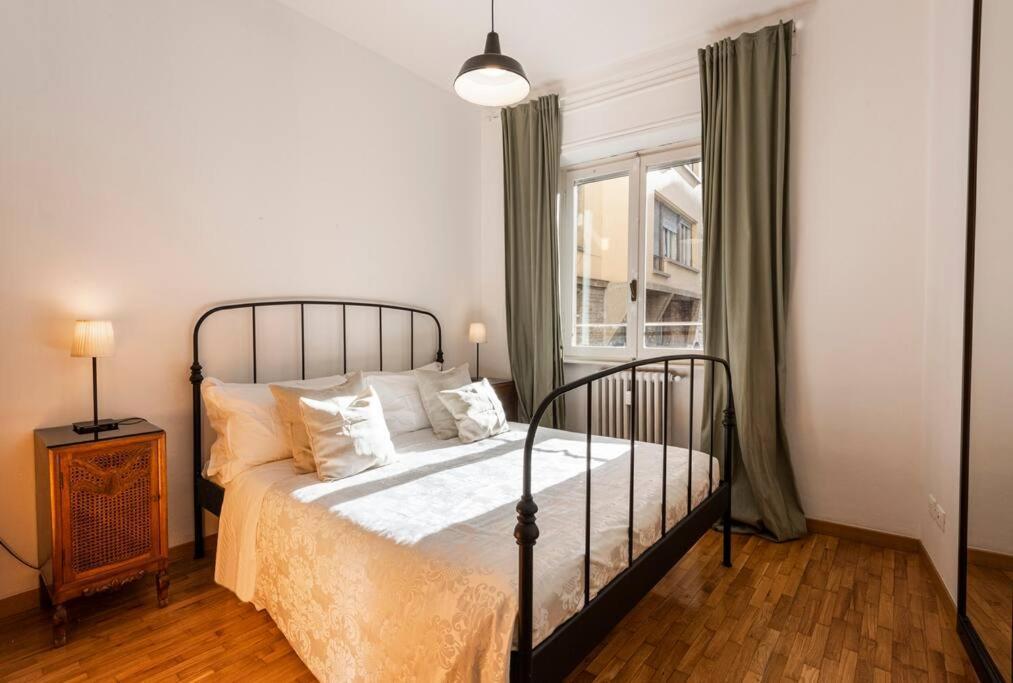 Wonderful Ponte Vecchio At A Breath. Apartment