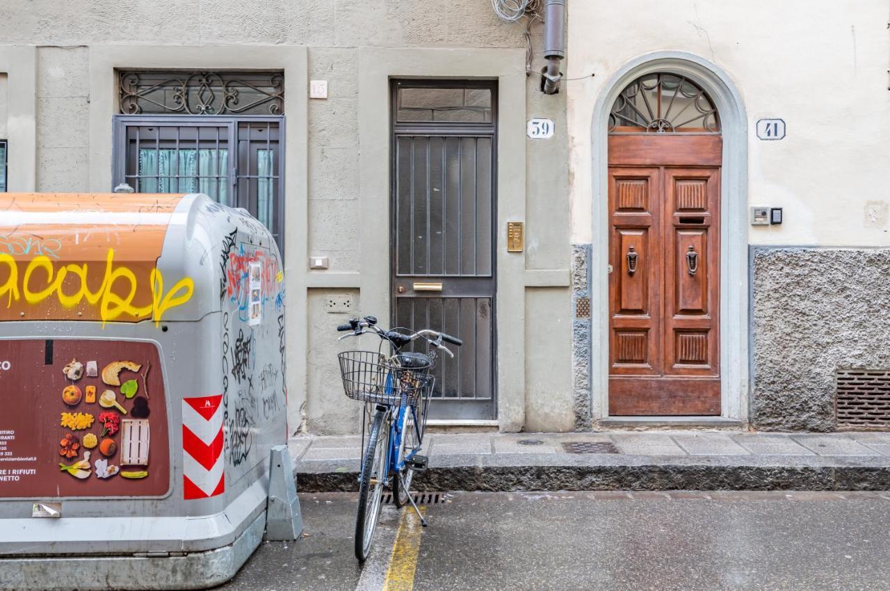 Sant'ambrogio Apt: Your Hideaway