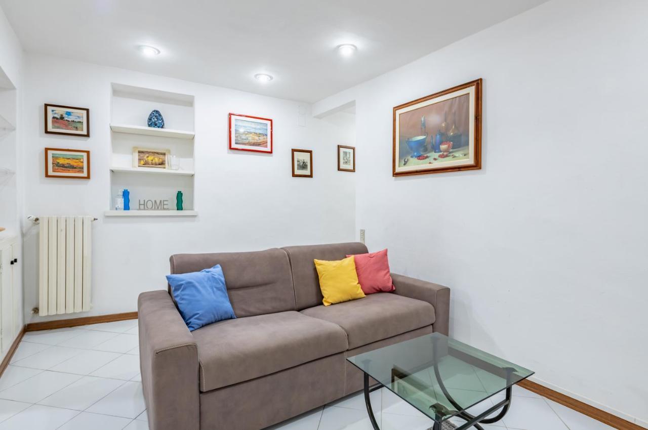 Sant'ambrogio Apt: Your Hideaway Apartment *