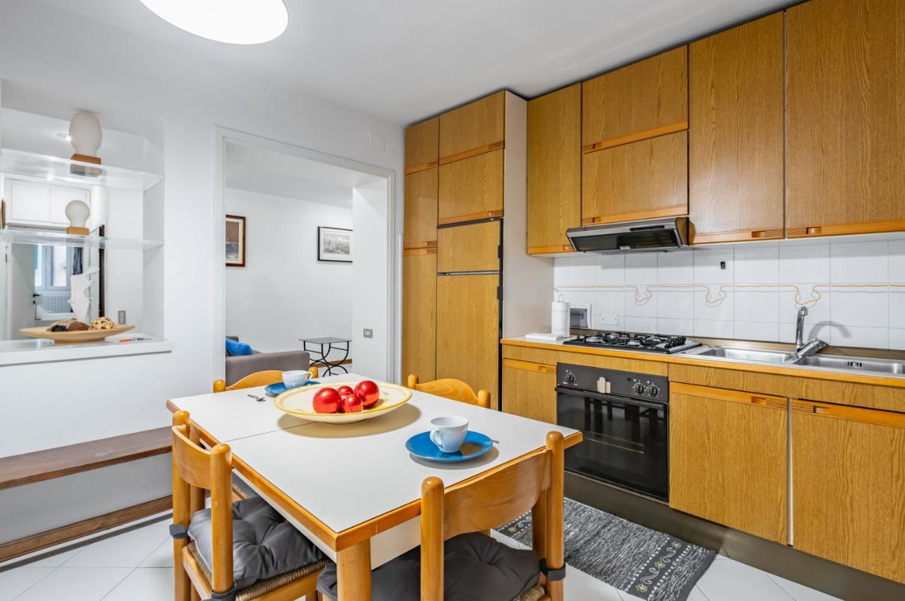 Apartment Sant'ambrogio Apt: Your Hideaway