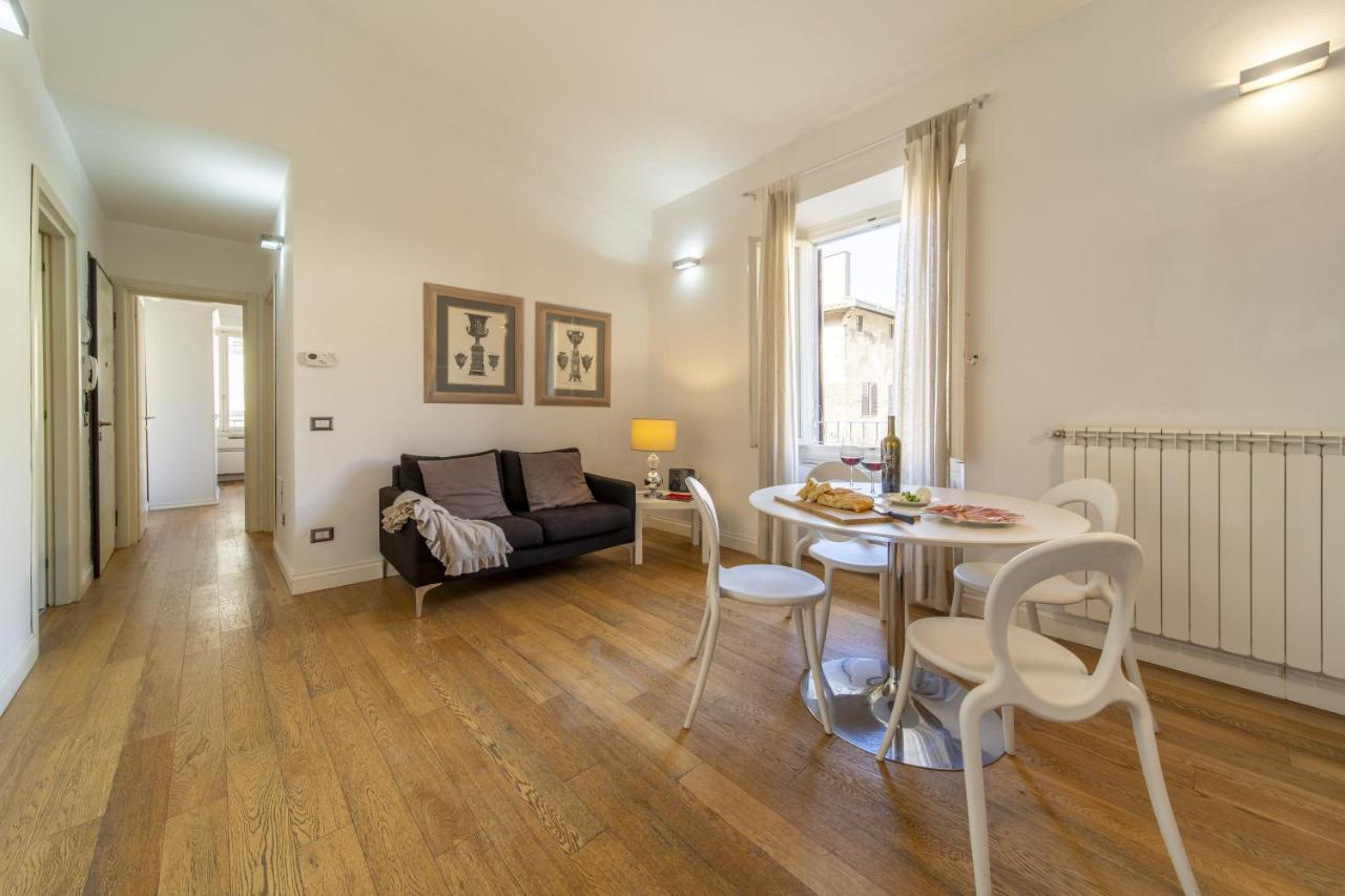 Bright Santa Croce Apartment