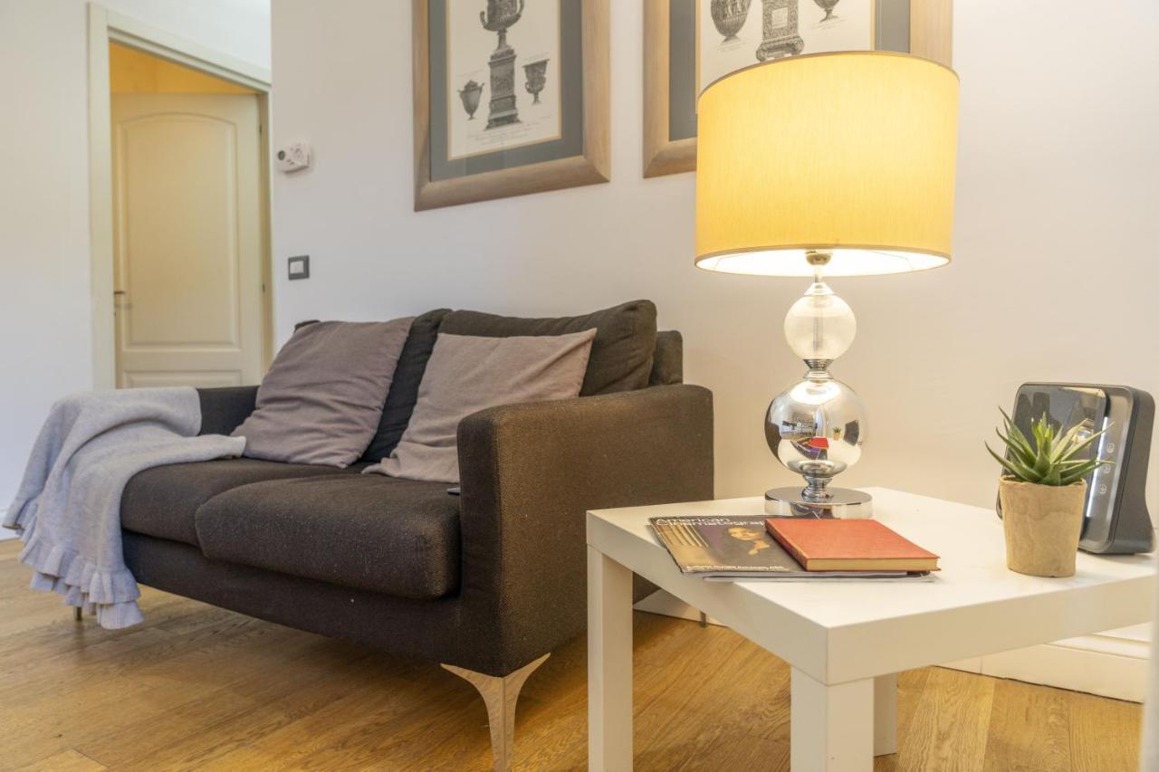 Bright Santa Croce Apartment *