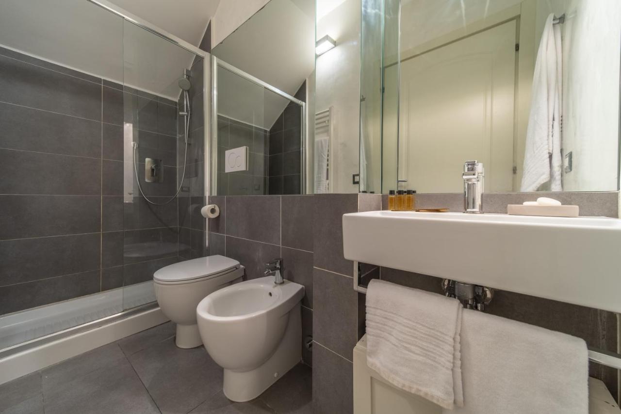 Bright Santa Croce Apartment