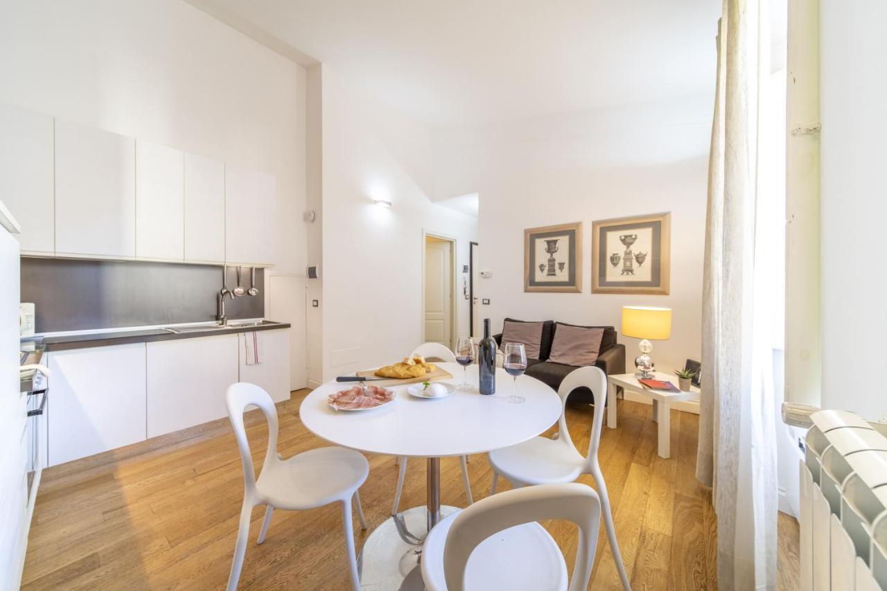 Bright Santa Croce Apartment