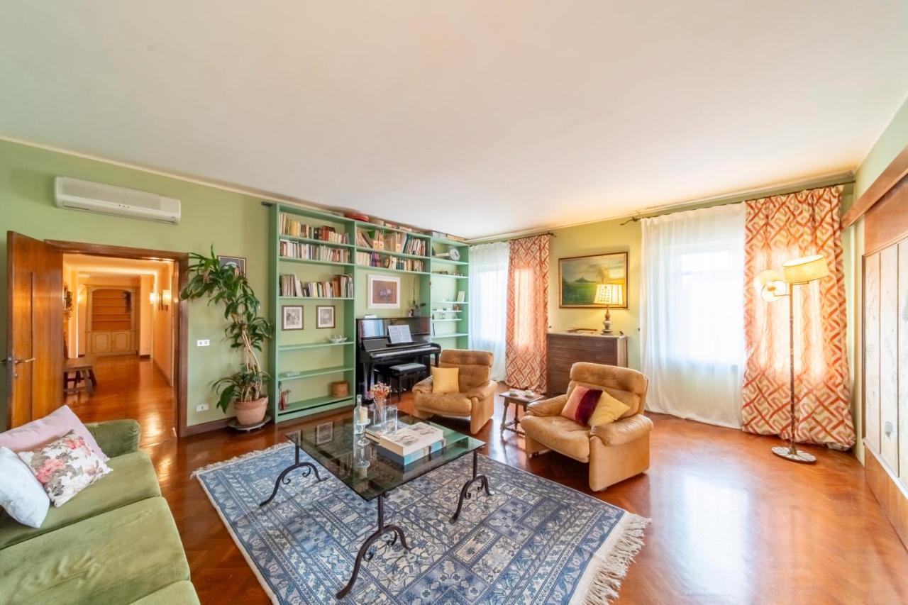 Golden Renaissance Appartement *
