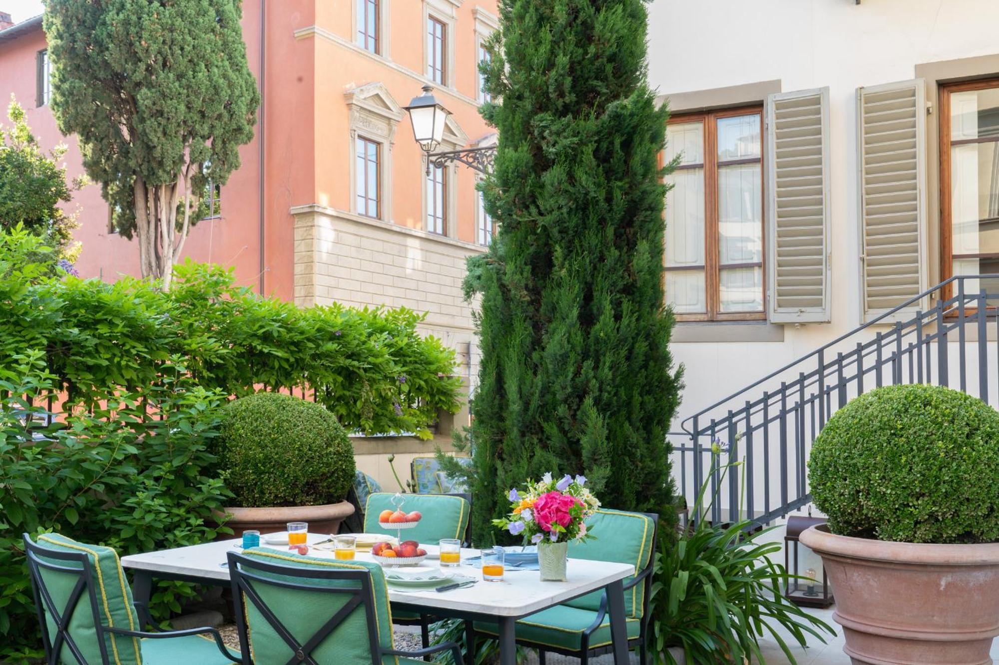 Serristori Palace Aparthotel 2*
