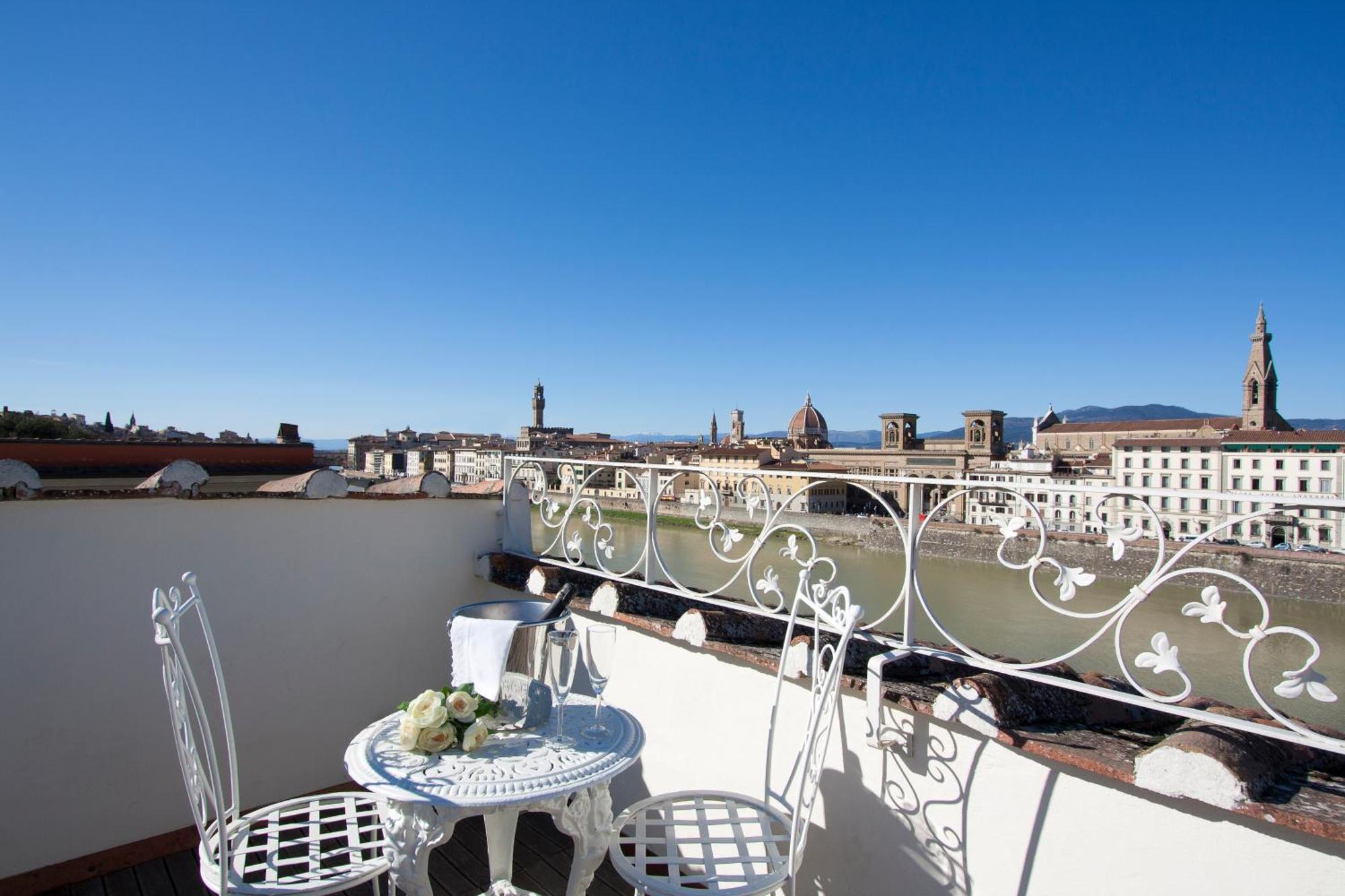 Serristori Palace 2*