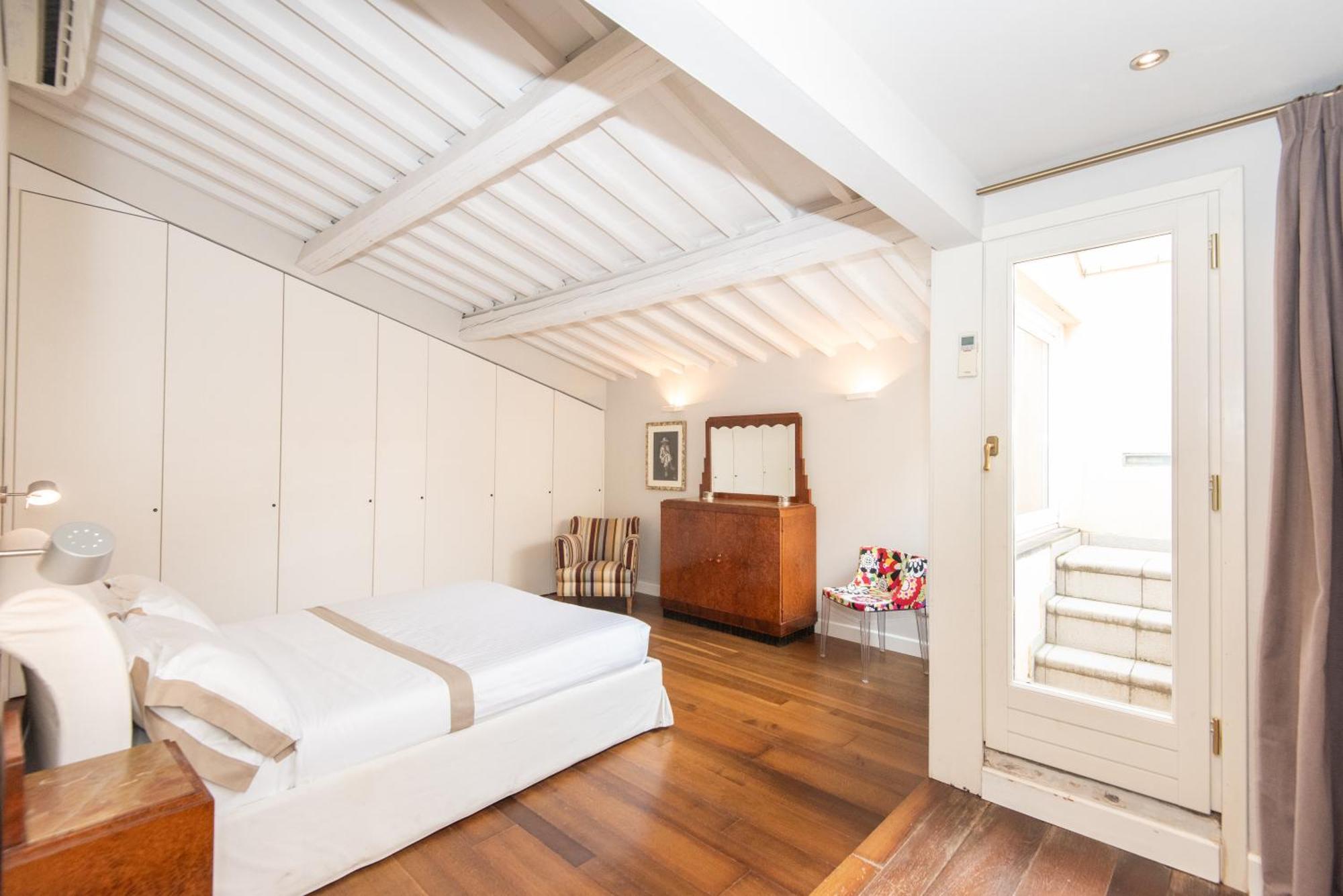 Giambologna Attic By Prestige *