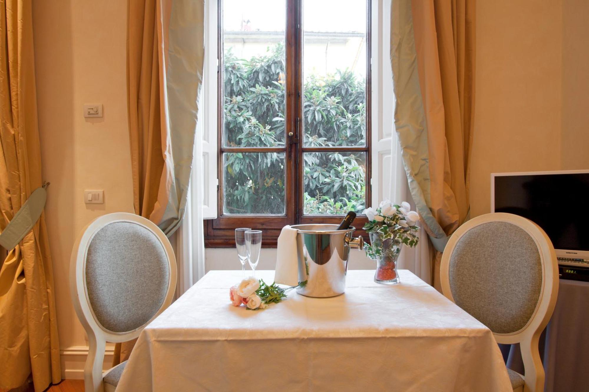 Aparthotel Serristori Palace