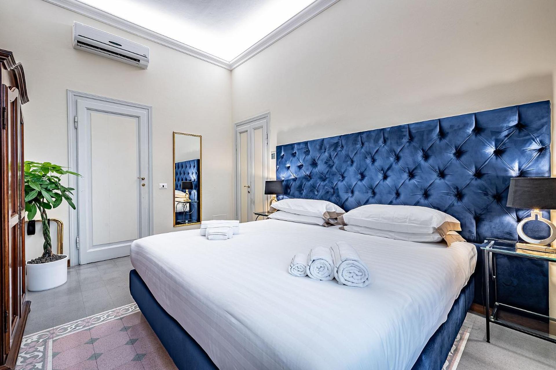 Three Via Roma Apartamento