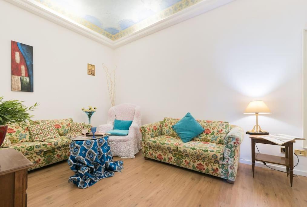 Borgognissanti 6 Apartment *