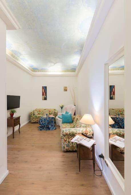 Apartment Borgognissanti 6