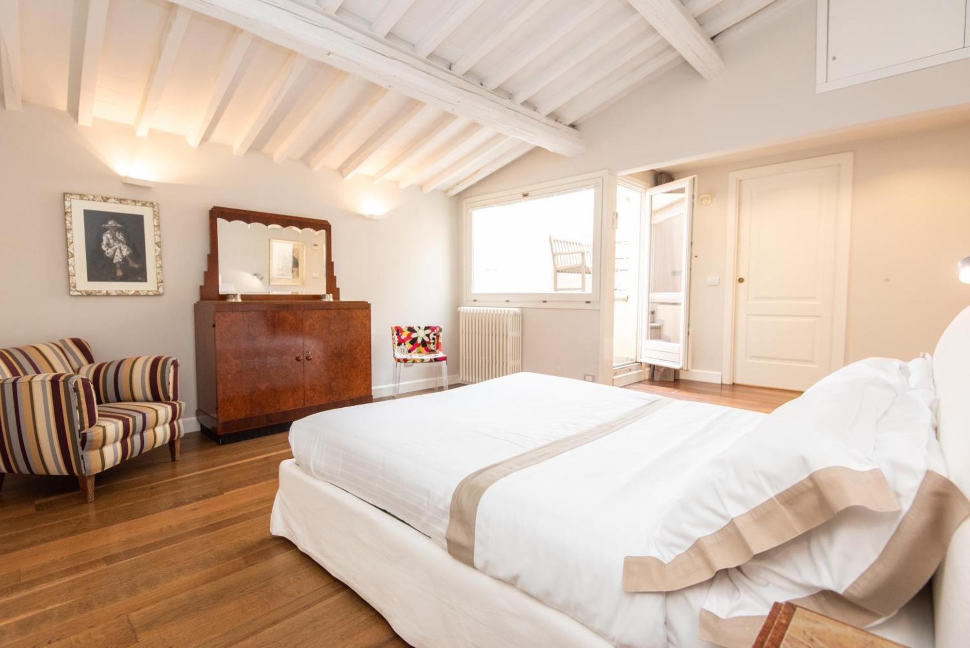 Giambologna Attic By Prestige *