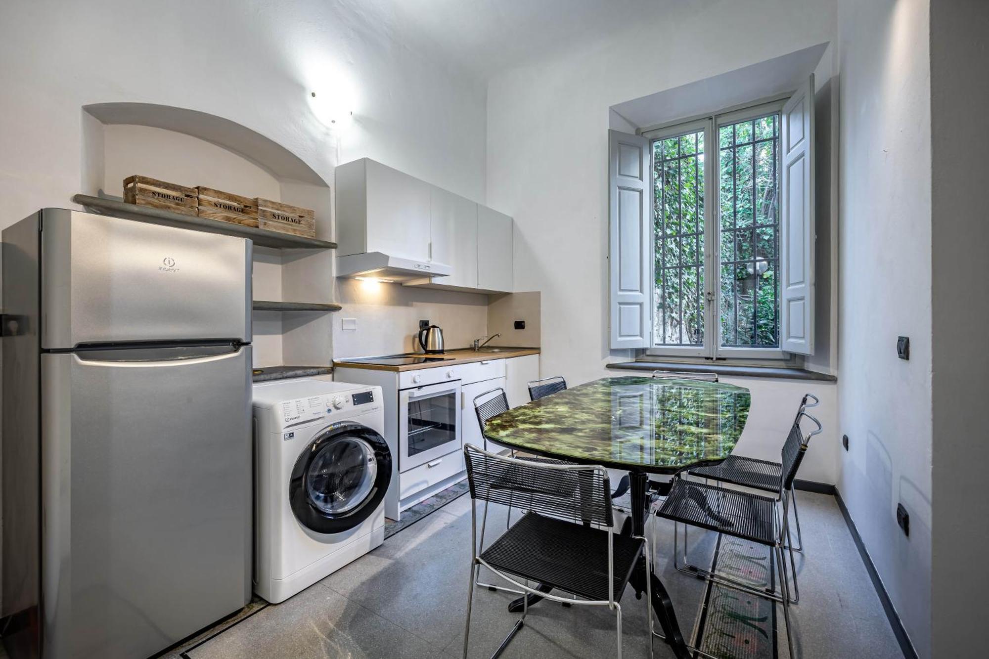 Apartment Yid Gramsci *