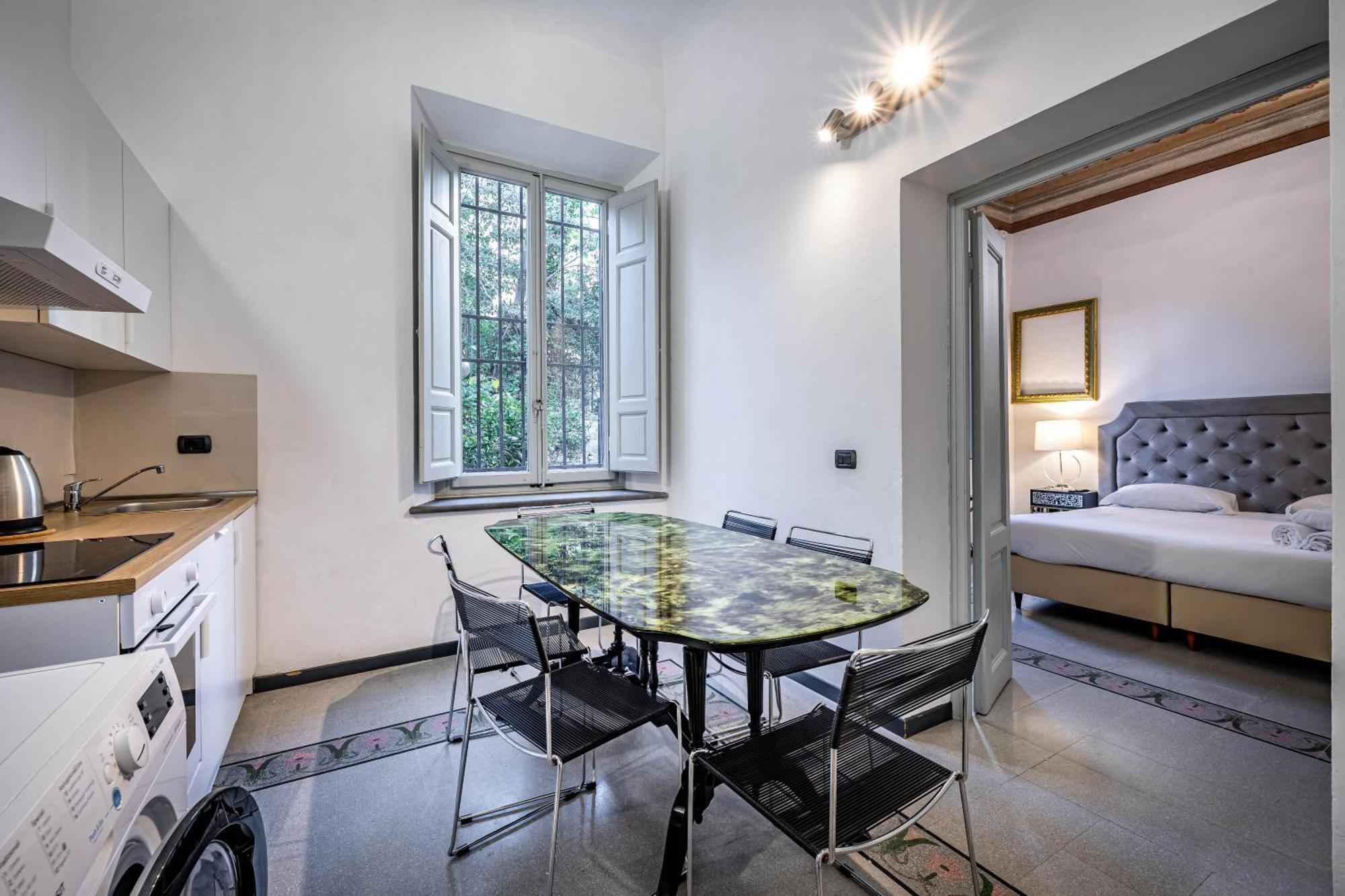 Apartment Yid Gramsci