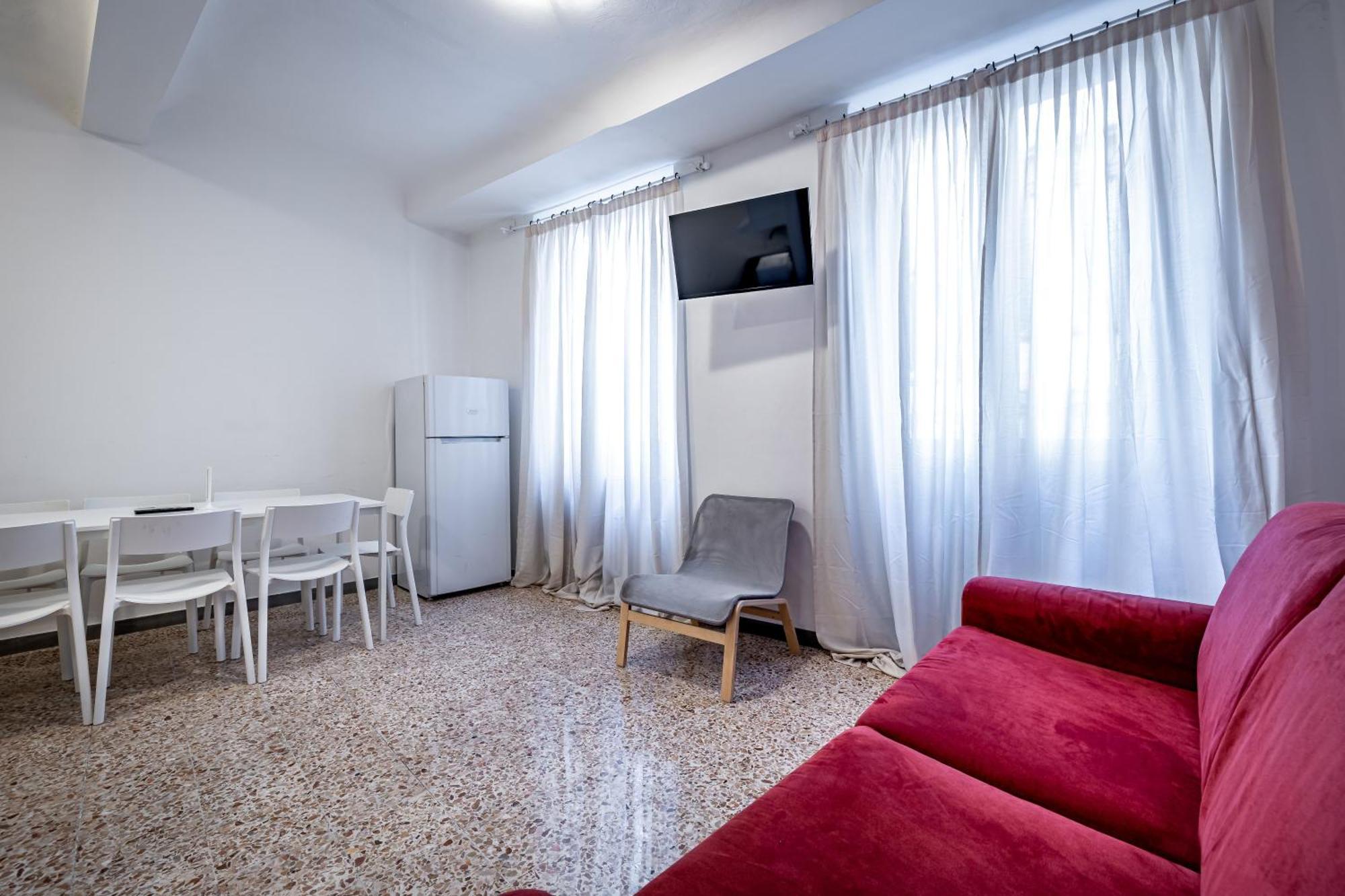Yid Agnolo Three Bedroom In Apartment *
