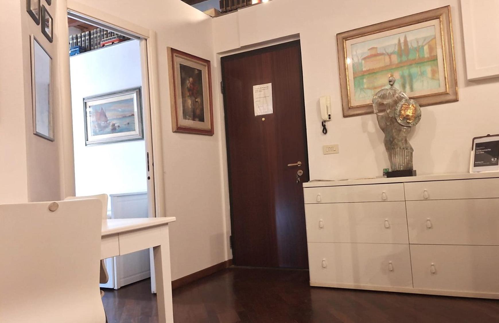 Luxury Central Flat River View Apartment