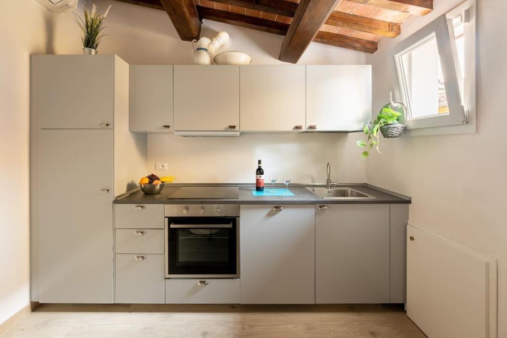 Keys Of Italy - Maytreya - Albero 2 - Train Station Two Bedroom Flat 2nd Floor Apartment Florenz