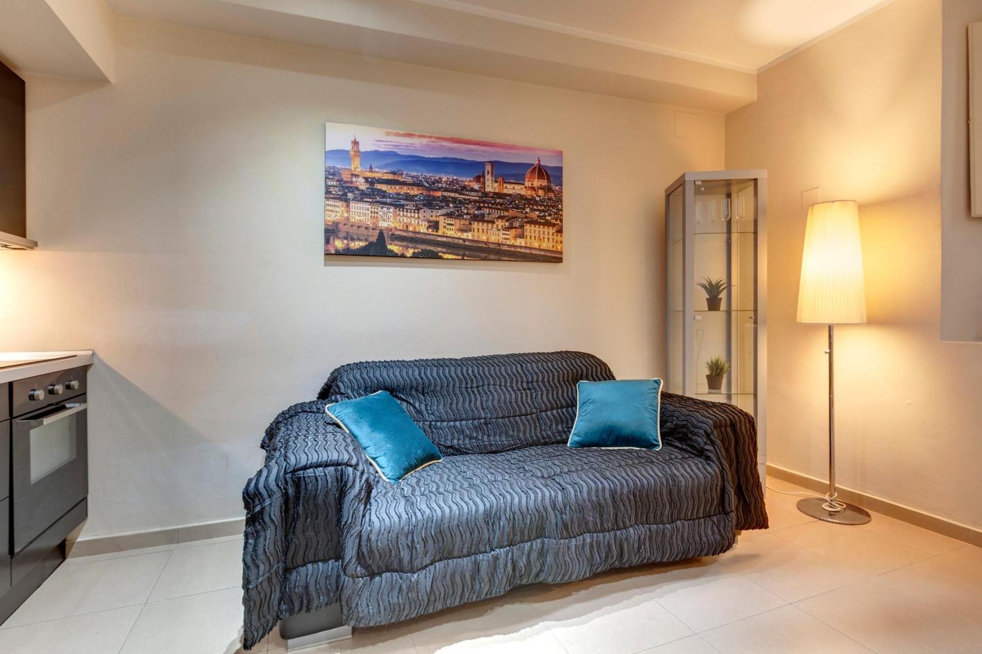 Golden House Apartment *