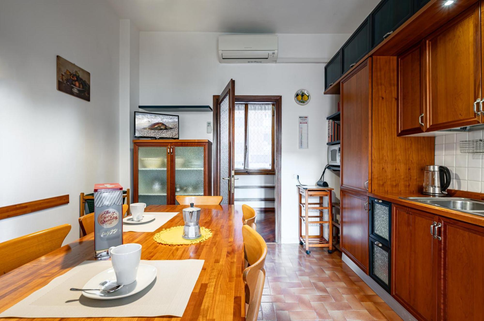 Visarno & Roomy Flat X6 With Parking Apartment Florence