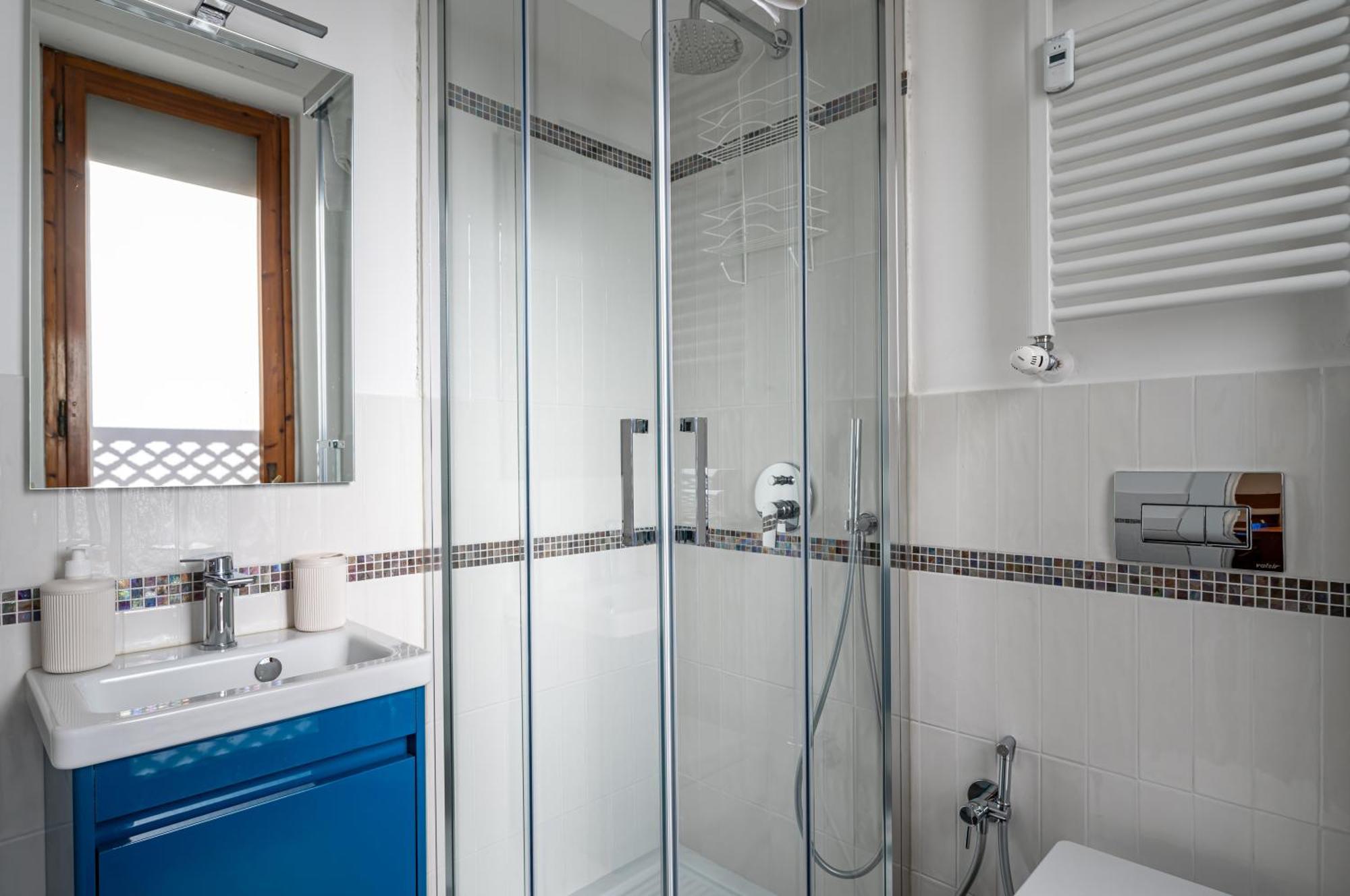 Apartment Visarno & Roomy Flat X6 With Parking