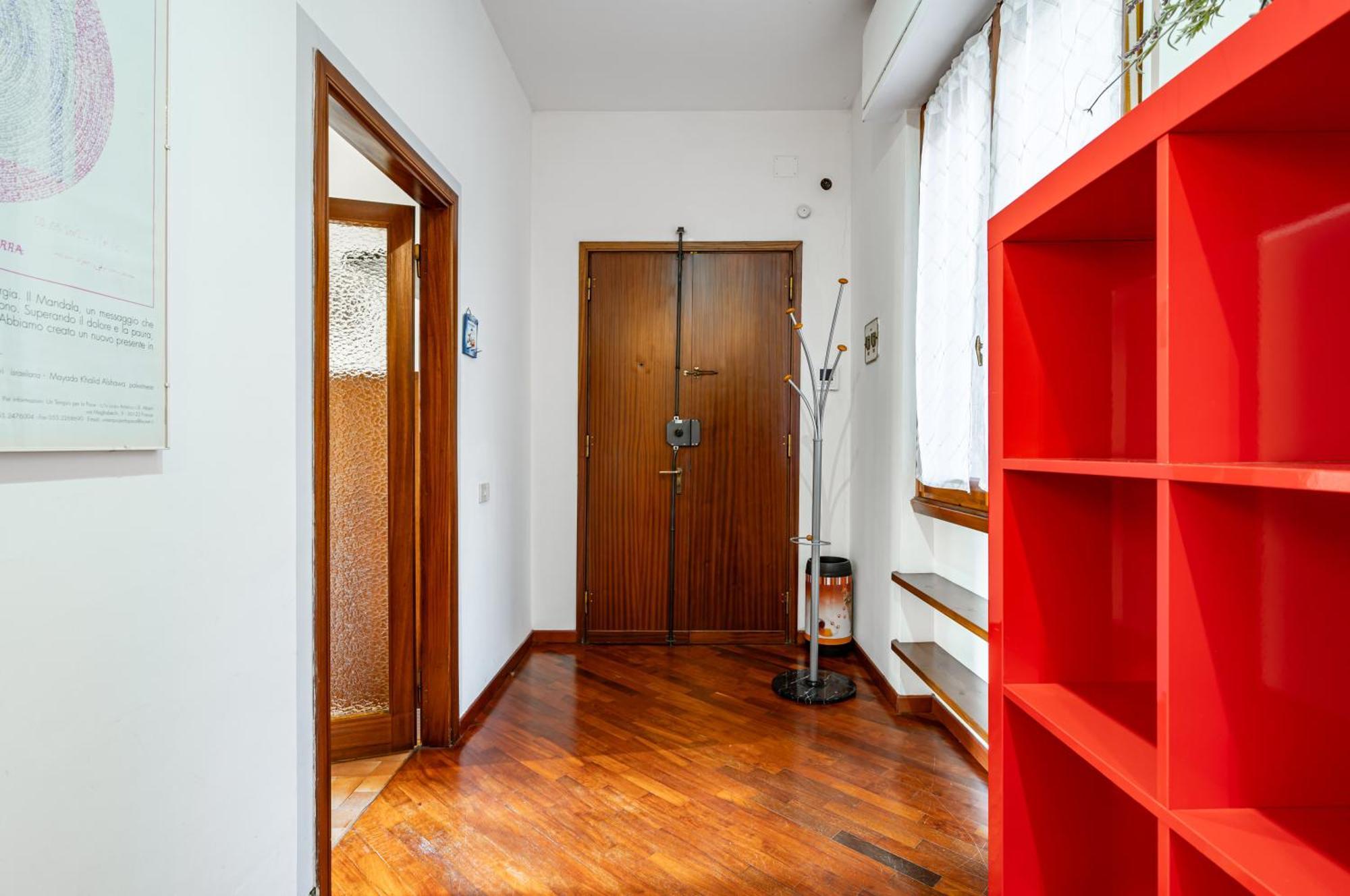 Visarno & Roomy Flat X6 With Parking Apartment