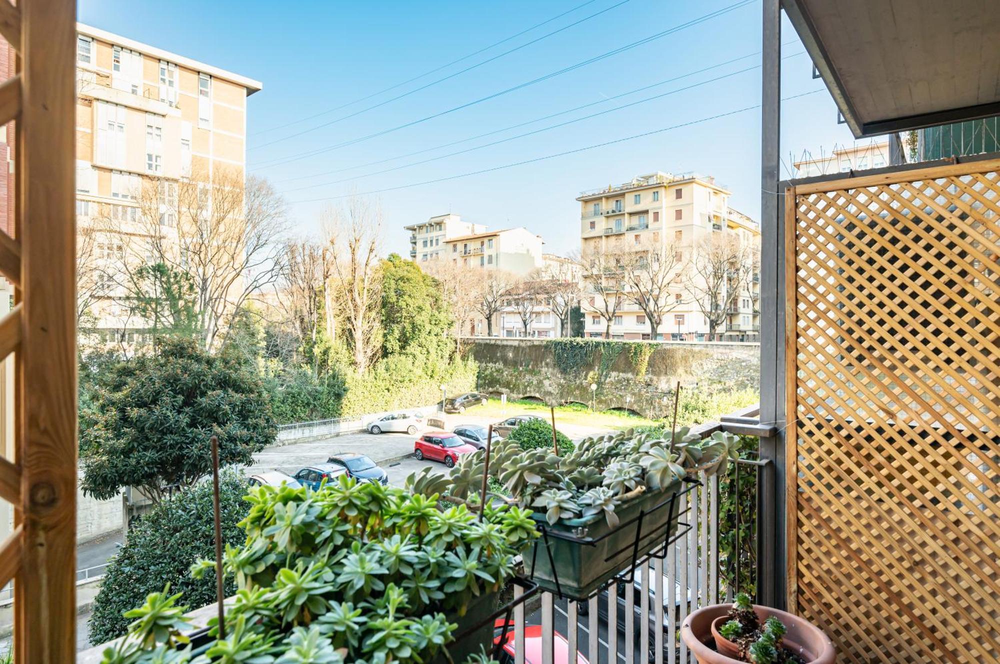 Visarno & Roomy Flat X6 With Parking Apartment Florence