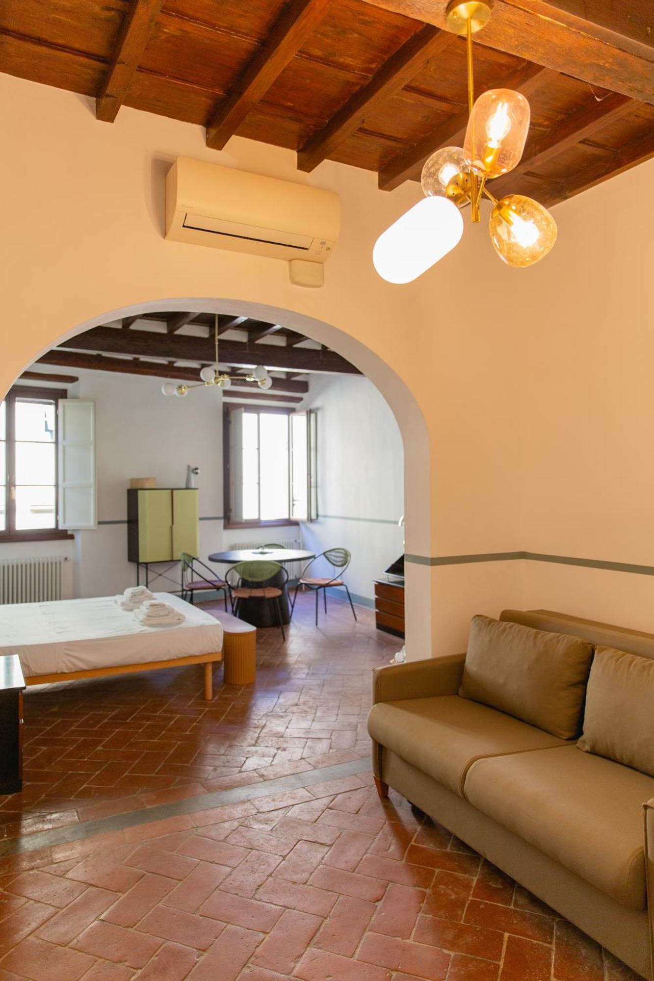 Stunning & Sunny Near Piazza Santo Spirito *