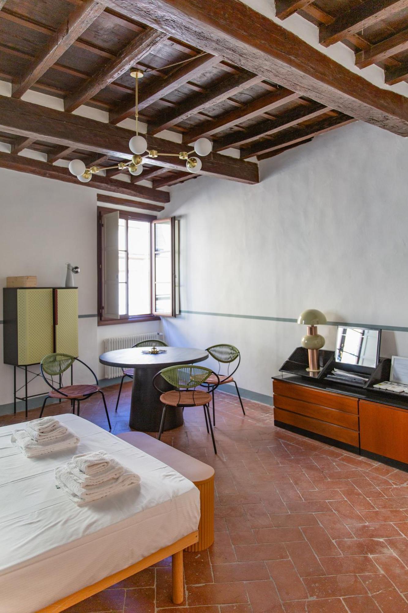 Stunning & Sunny Near Piazza Santo Spirito Apartamento