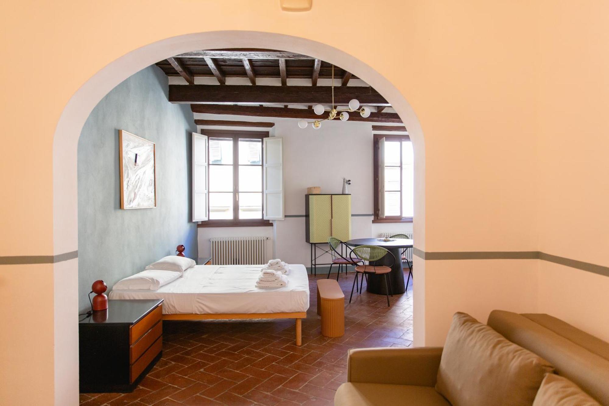 Stunning & Sunny Near Piazza Santo Spirito *