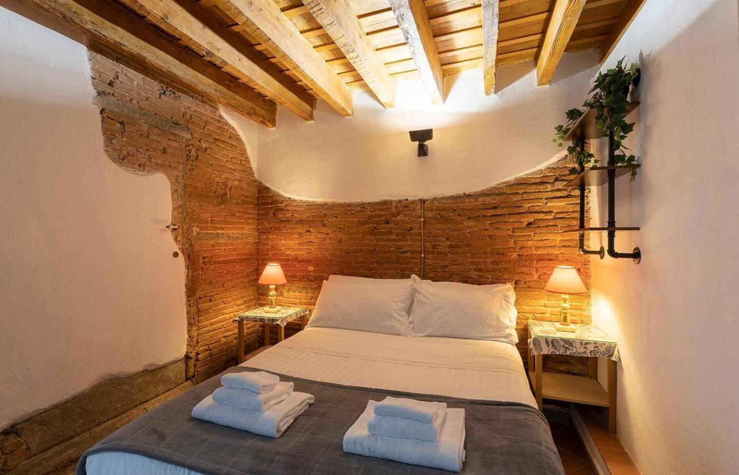 The Ancient Serragli Court * Florenz