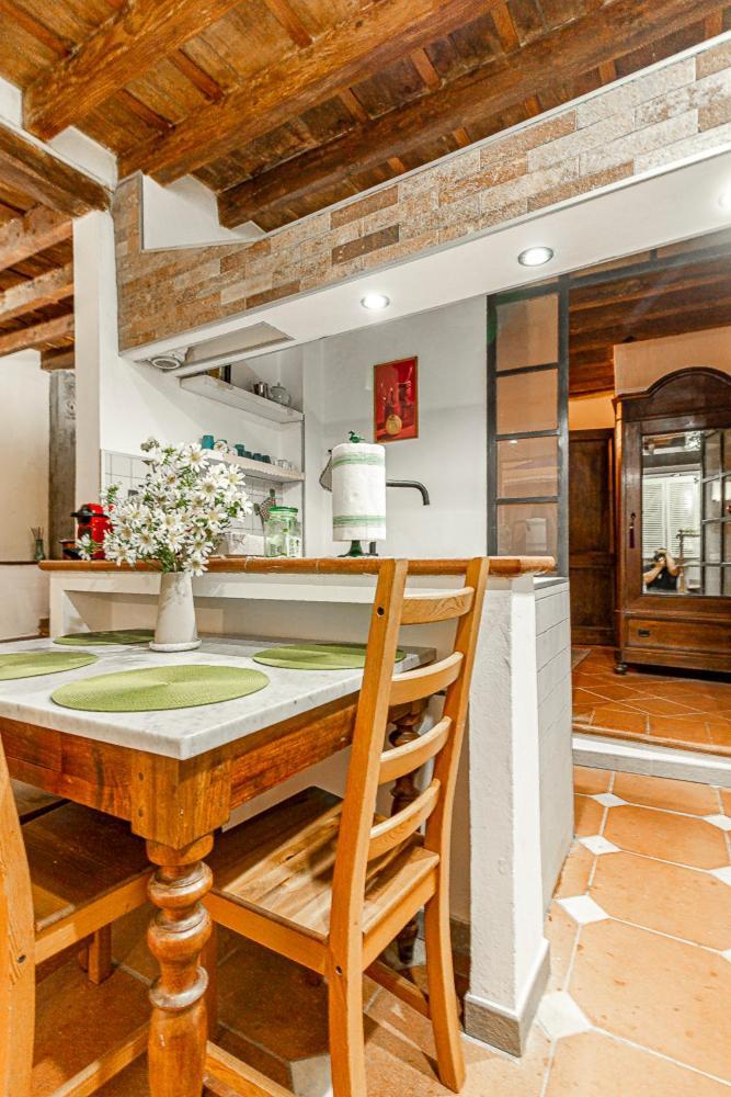 The Ancient Serragli Court Apartment Florenz