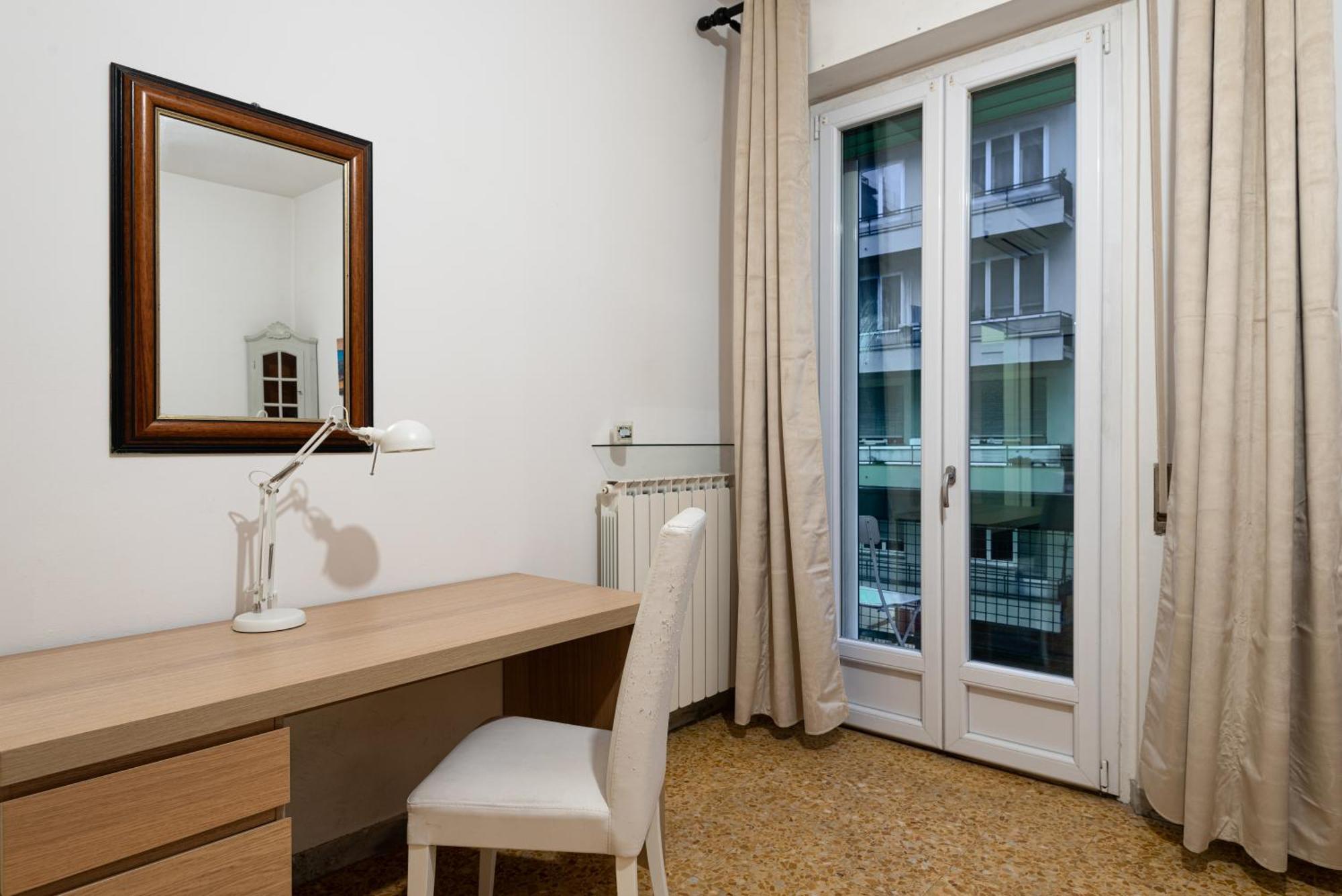 Comfortable 10 Minutes From Center Apartamento