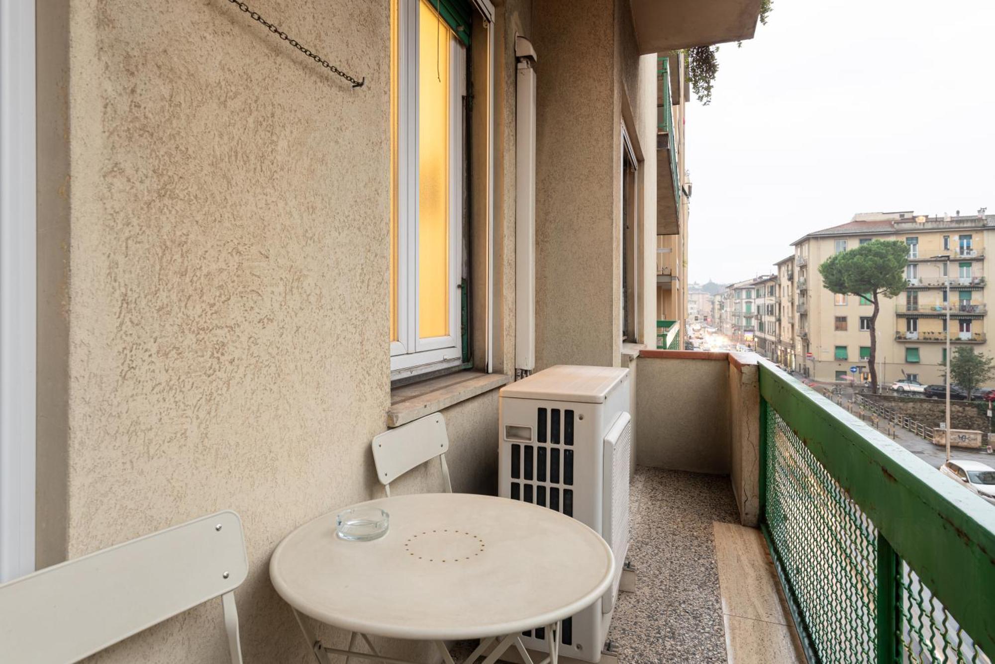 Comfortable 10 Minutes From Center Apartamento *