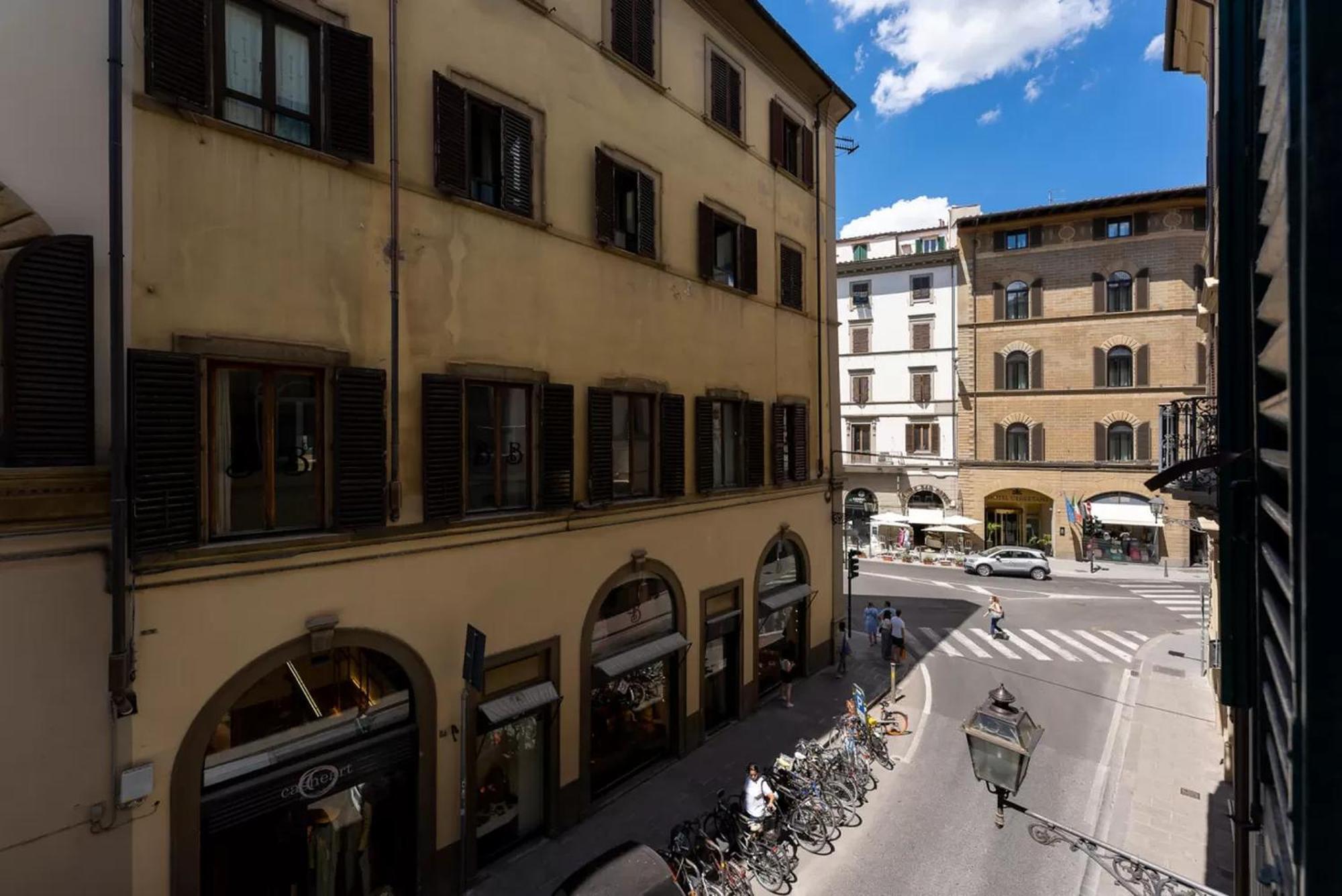 Rondinelli Charme Bijoux - Elegance In The Heart Of * Firenze