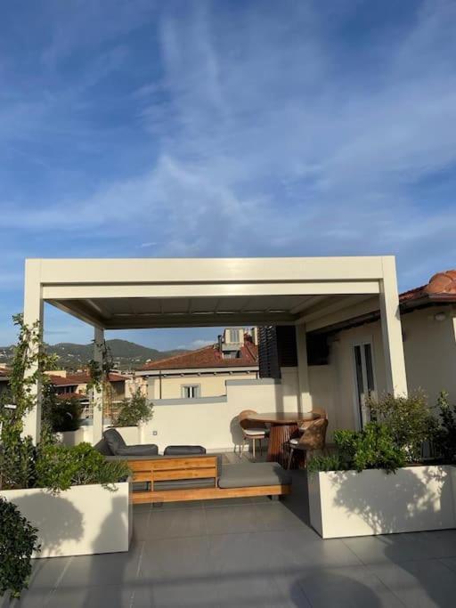 Caterina De' Medici Luxury Attic With Terrace And Parking Appartement