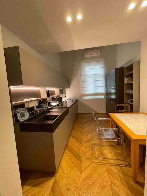 Caterina De' Medici Luxury Attic With Terrace And Parking