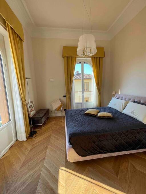 Appartement Caterina De' Medici Luxury Attic With Terrace And Parking