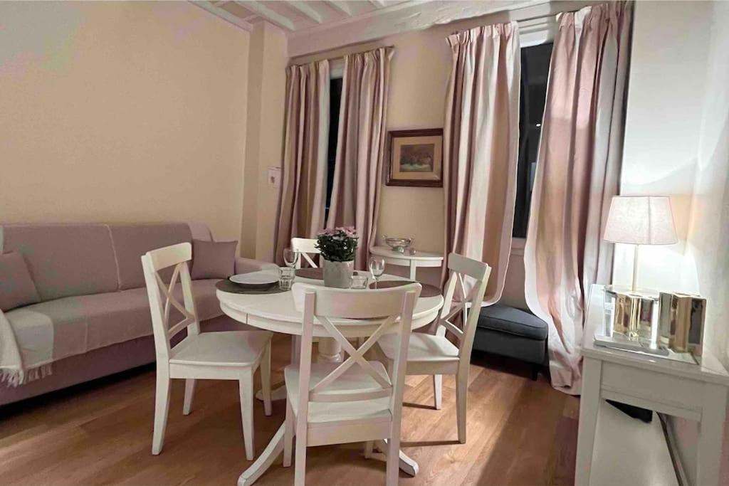 Cozy Santa Maria Novella Uffizi Duomo 2beds-2baths Florença