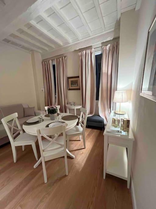 Apartamento Cozy Santa Maria Novella Uffizi Duomo 2beds-2baths Florença