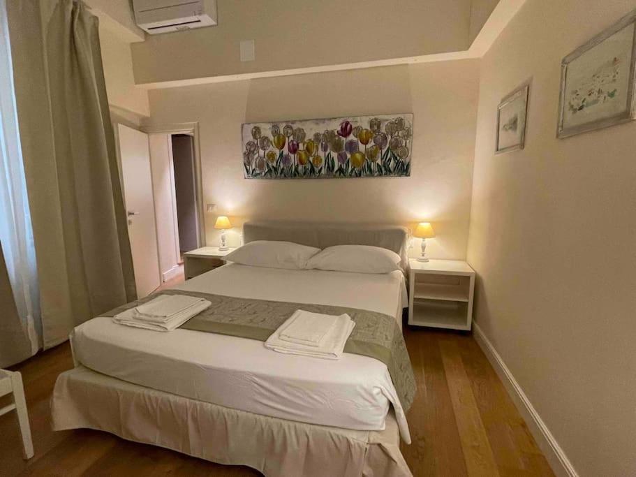 Cozy Santa Maria Novella Uffizi Duomo 2beds-2baths * Florença