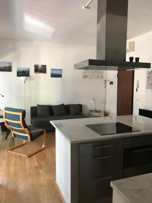 Easy - 50mt Tram T2 Apartment