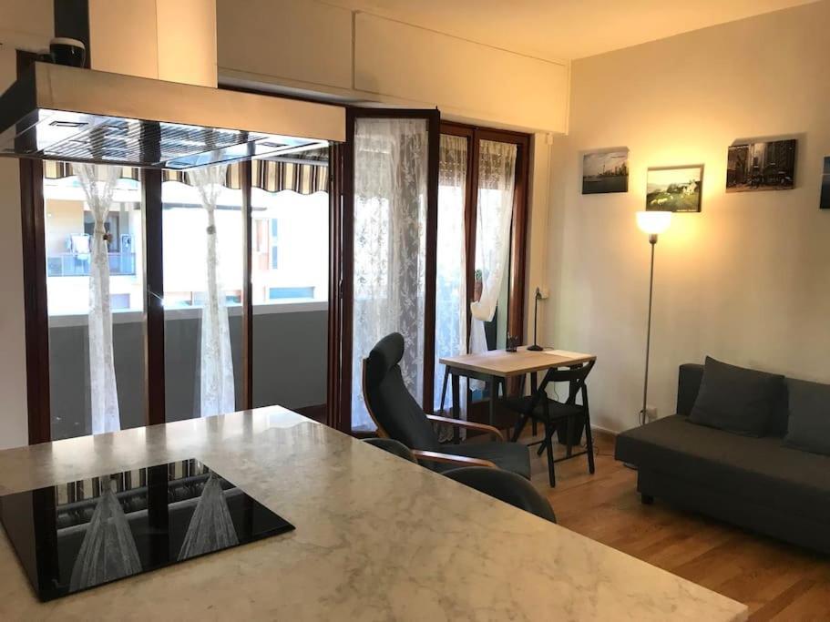 Apartment Easy - 50mt Tram T2