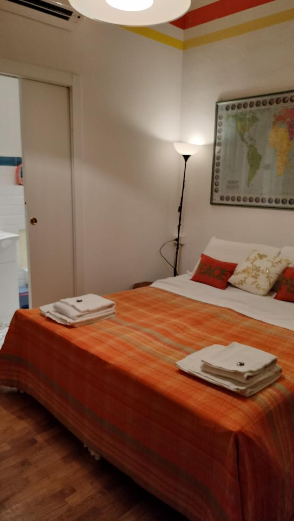 Bed & Breakfast Tre Gigli A Firenze, 5 Minutes From Station, Via Palazzuolo 55