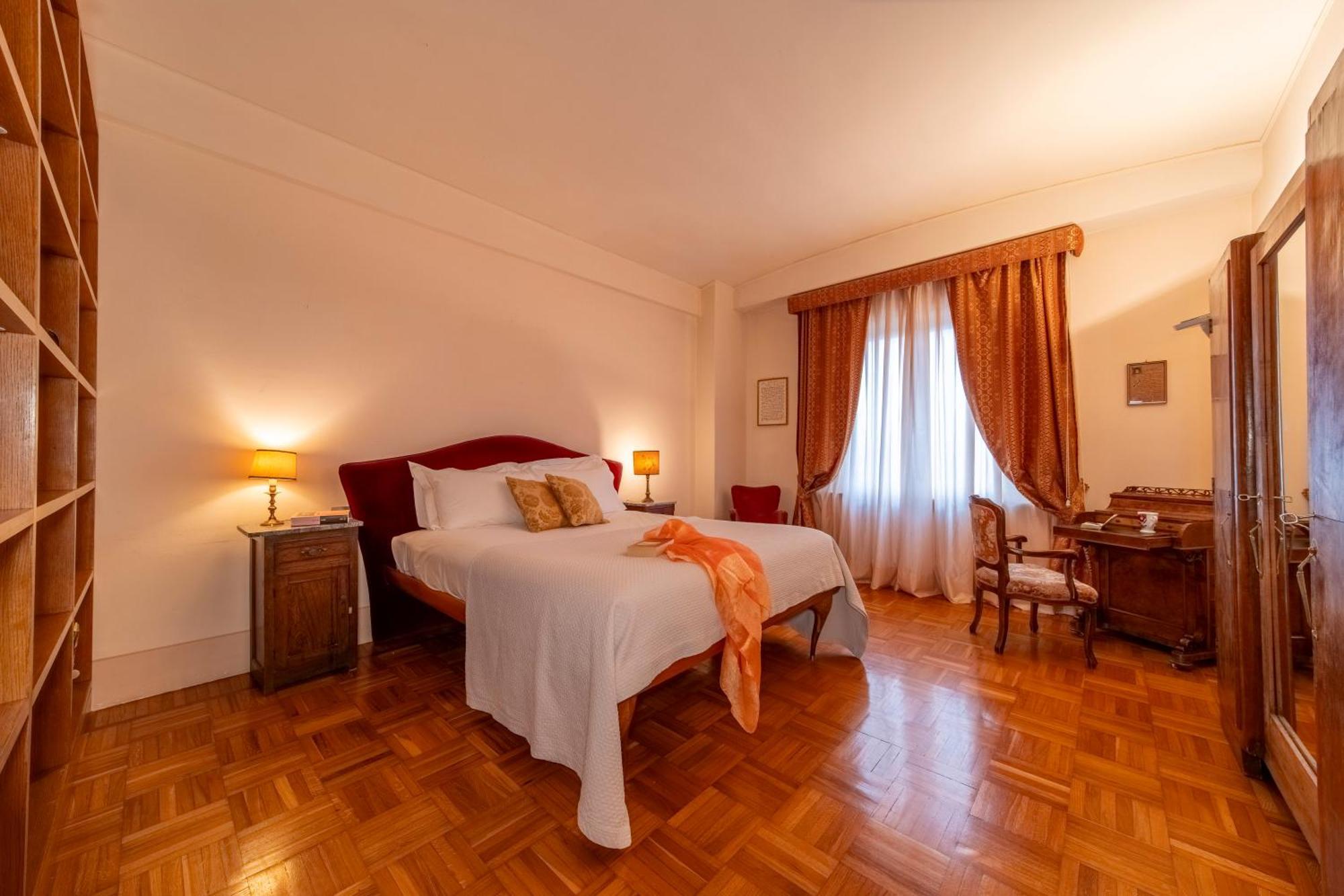 Golden Renaissance Appartement *