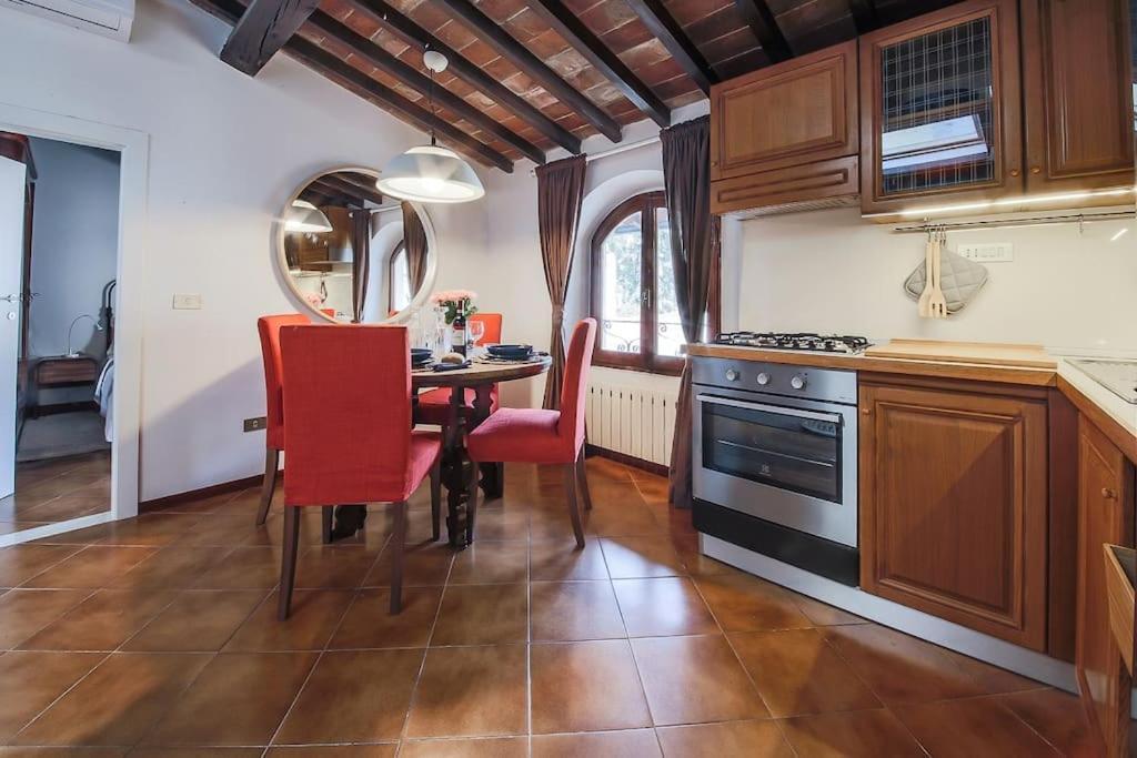 Santa Croce At Your Fingertips. Appartement Florence
