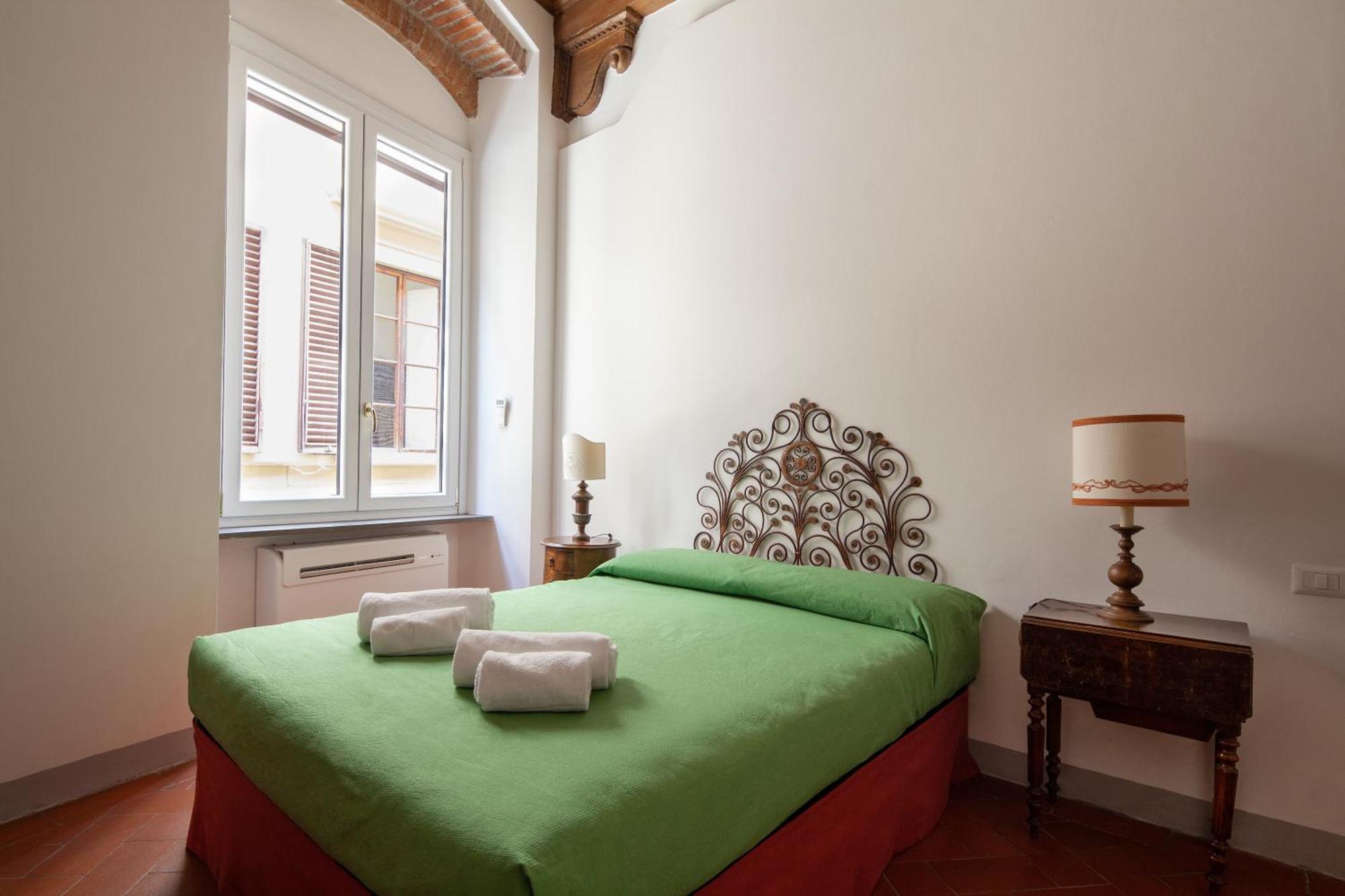 Appartamento Aurora's, Renaissance Suite, Historic Apartment, Pivot Location, Few Walks From All, Ac Bedroom *